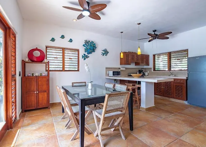 Hébergement de vacances Beachfront With Private Pool Access Balcony With Ocean Views Patio - Belleza