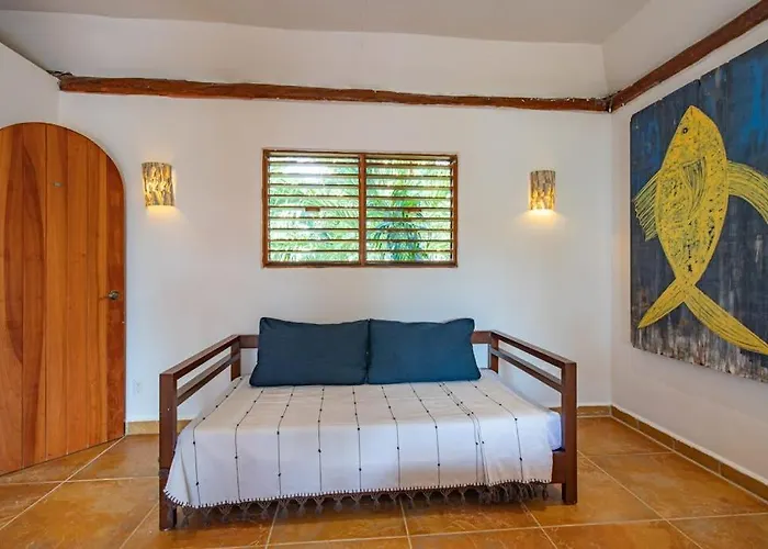 Hébergement de vacances Beachfront With Private Pool Access Balcony With Ocean Views Patio - Belleza *