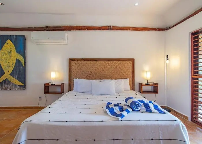 Hébergement de vacances Beachfront With Private Pool Access Balcony With Ocean Views Patio - Belleza