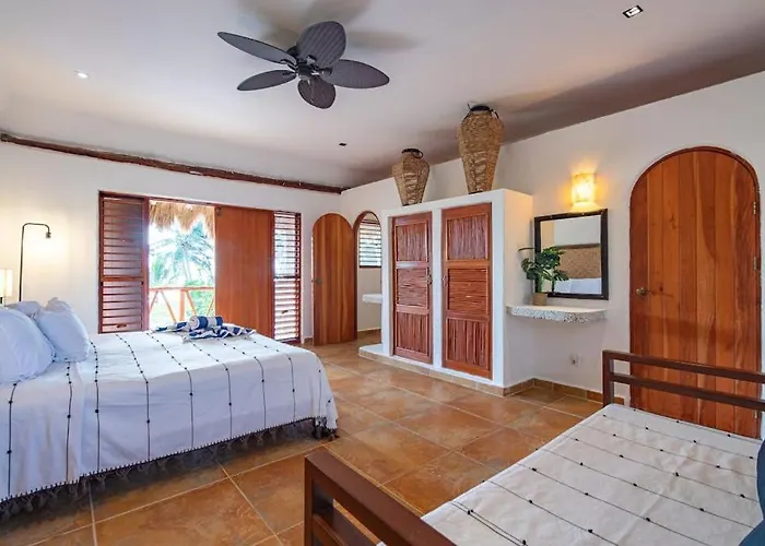 Hébergement de vacances Beachfront With Private Pool Access Balcony With Ocean Views Patio - Belleza *