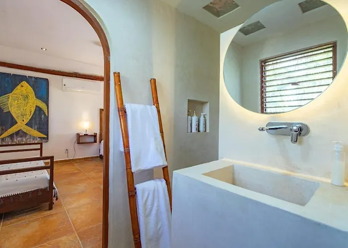 Hébergement de vacances Beachfront With Private Pool Access Balcony With Ocean Views Patio - Belleza *