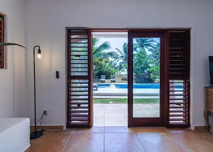 Beachfront With Private Pool Access Balcony With Ocean Views Patio - Belleza Hébergement de vacances *